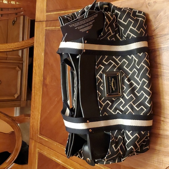 Tommy Hilfiger purse, @ 12"  x 8" , like new - Picture 4 of 5